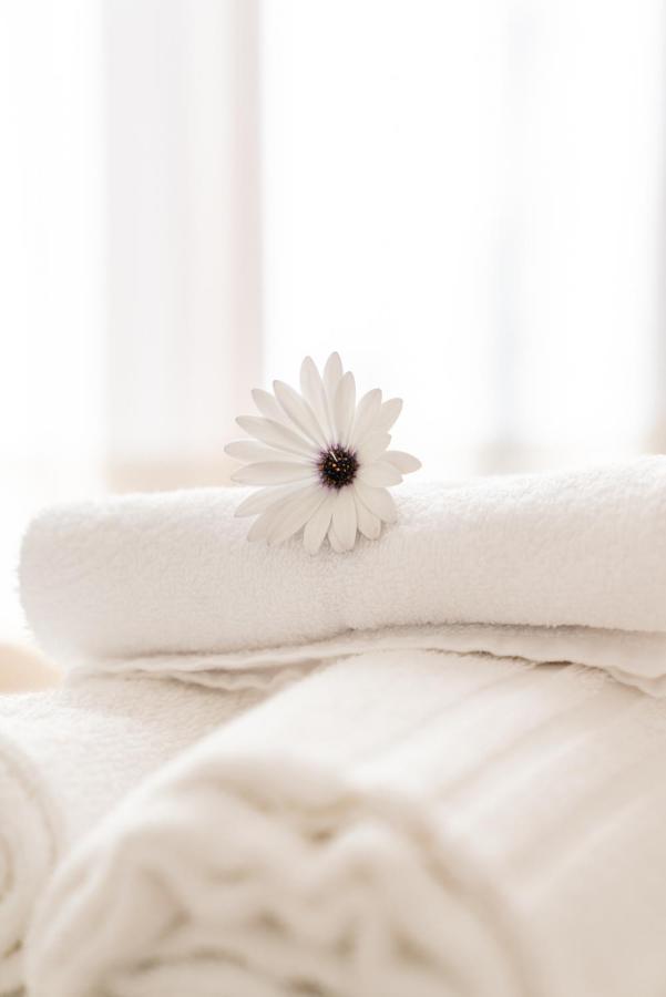 Nora Guesthouse Rooms And Villas 풀라 외부 사진